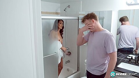 Mallory Knight Fucks Young Guy