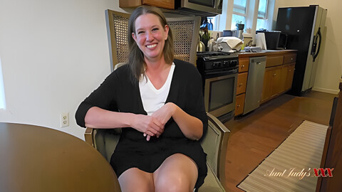 Busty Mature Amateur Autumn Sucks Off The Delivery Guy