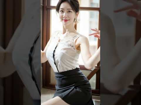 Amazing mature woman gracefully dancing #art #beautiful #dance サムネイル